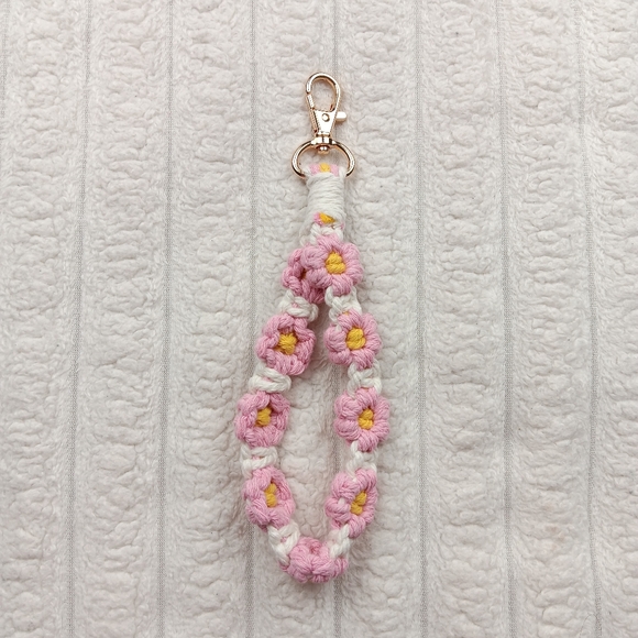 Accessories - 2/$20 Bohemian Flower Daisy Weave Wrislet Key Chain Bracelet